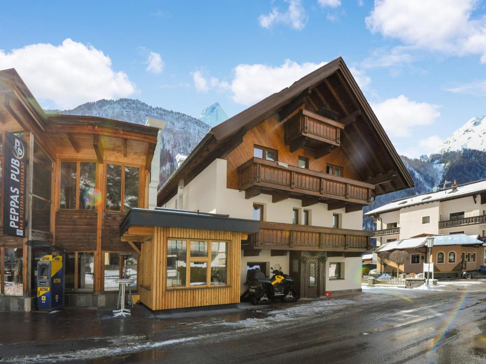 Comfortable apartment in Längenfeld with ski storage Exteriör bild