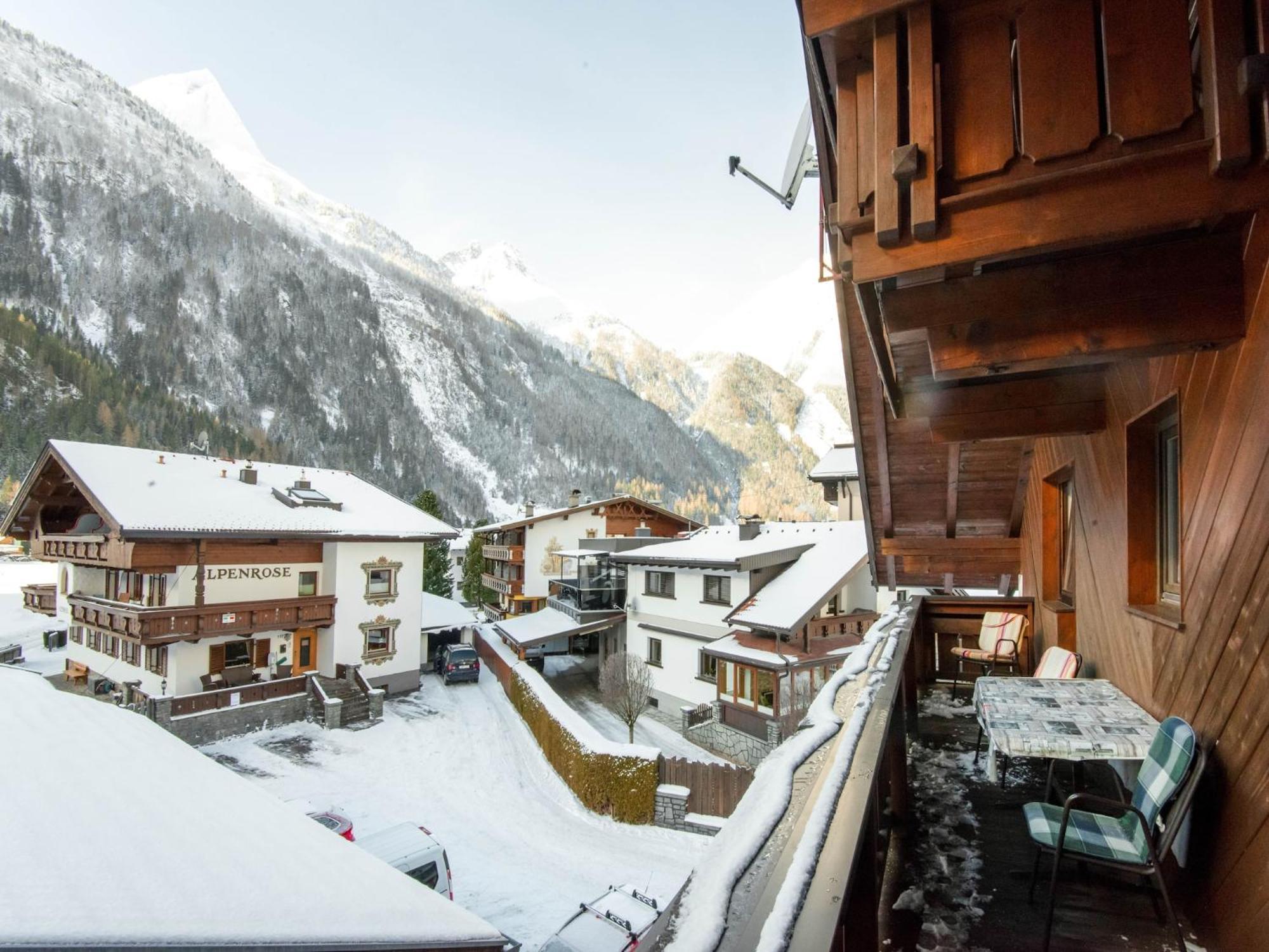 Comfortable apartment in Längenfeld with ski storage Exteriör bild