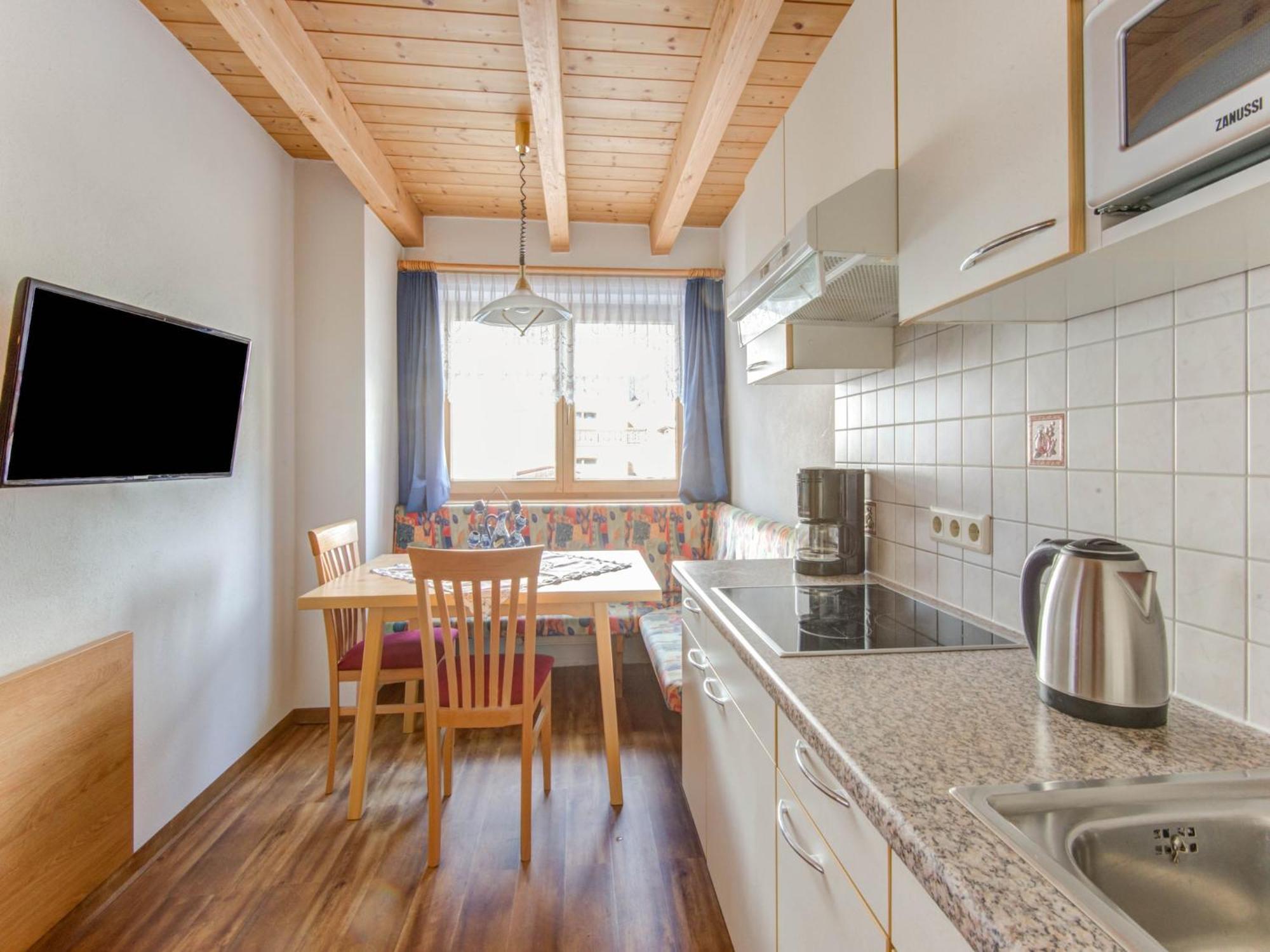 Comfortable apartment in Längenfeld with ski storage Exteriör bild