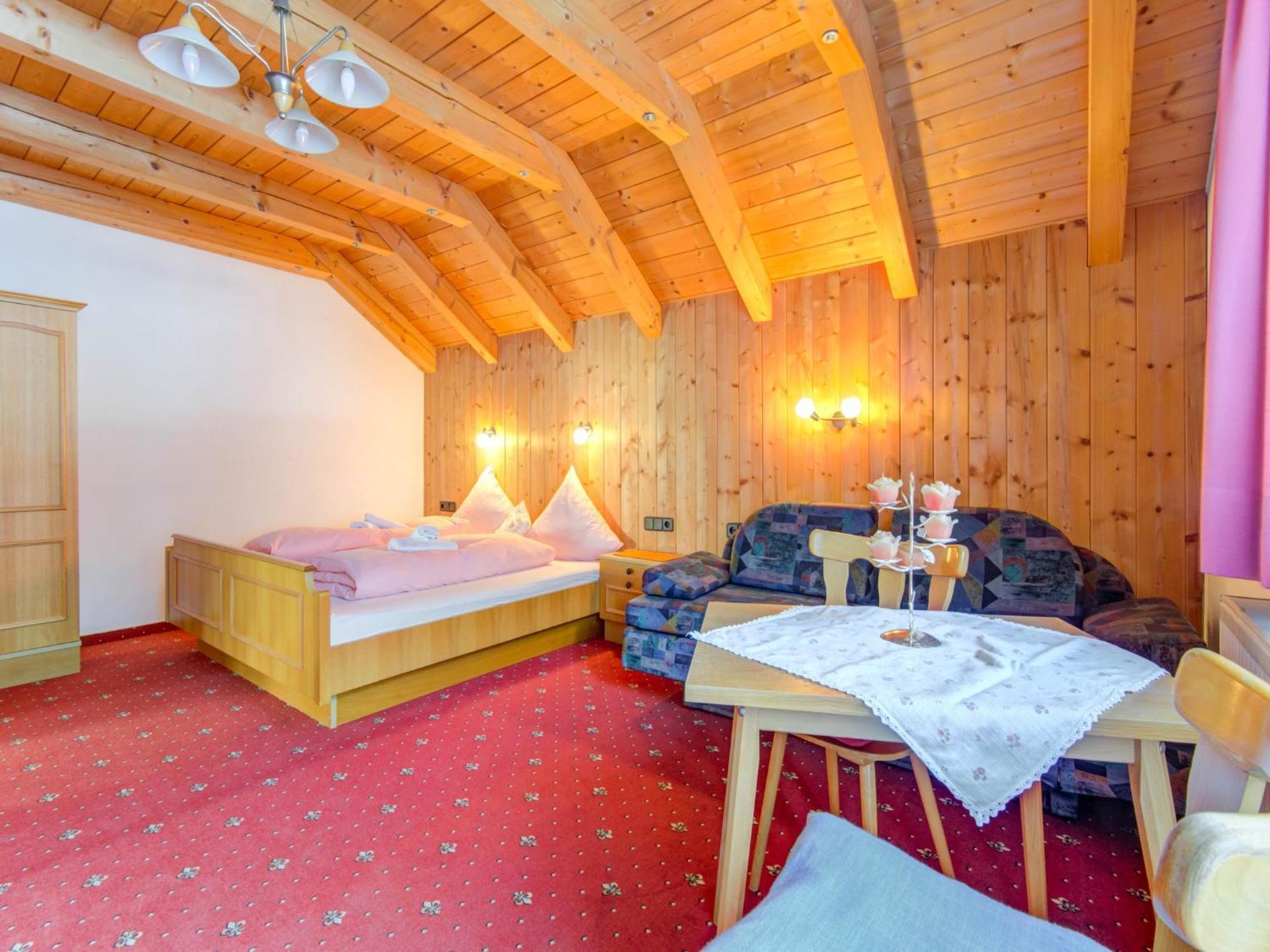 Comfortable apartment in Längenfeld with ski storage Exteriör bild
