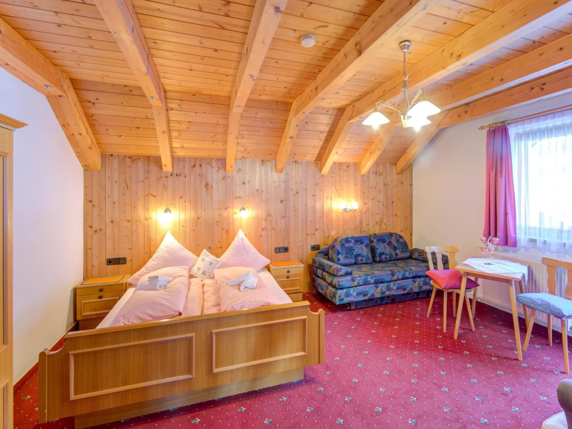 Comfortable apartment in Längenfeld with ski storage Exteriör bild