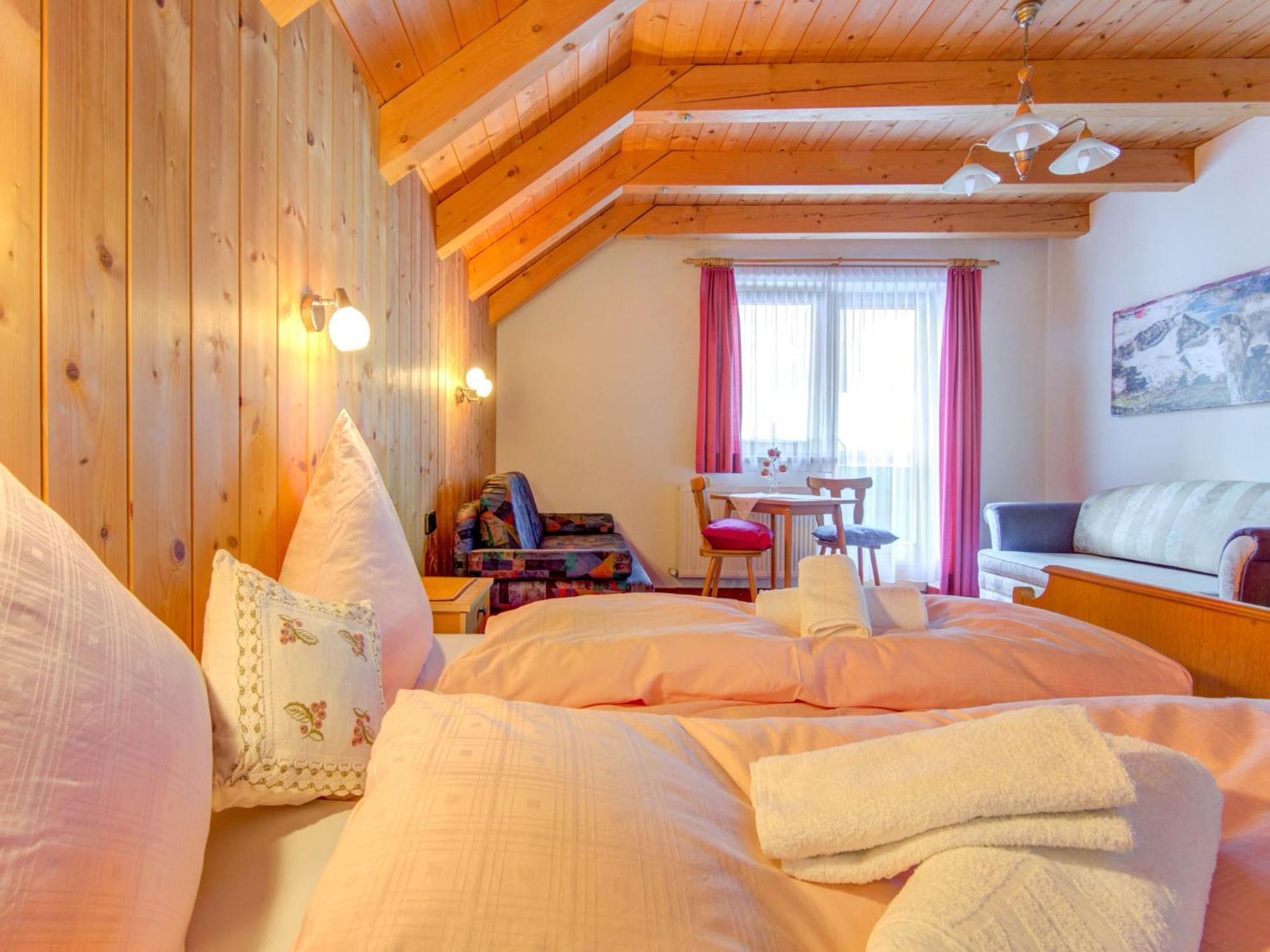 Comfortable apartment in Längenfeld with ski storage Exteriör bild