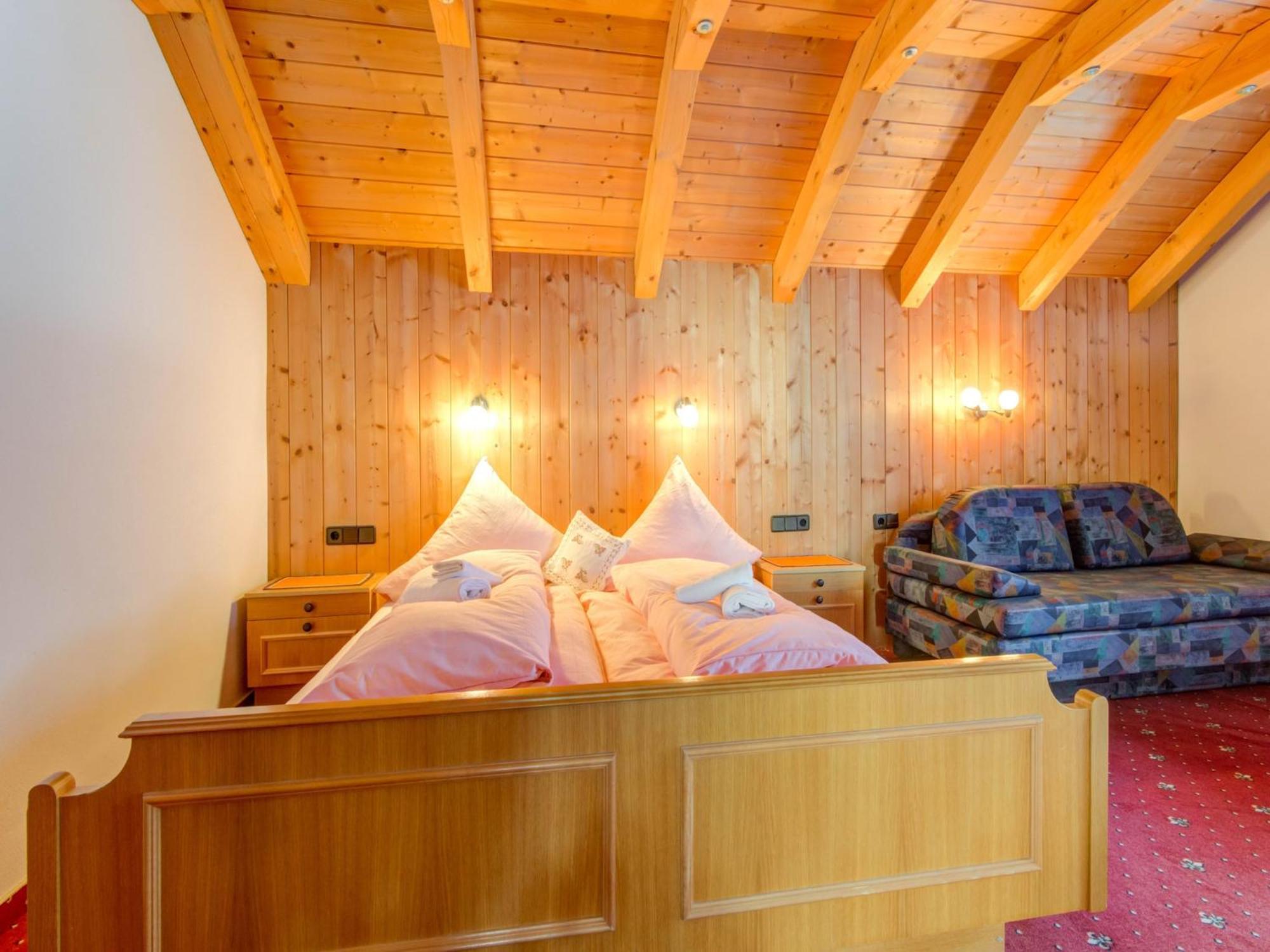 Comfortable apartment in Längenfeld with ski storage Exteriör bild