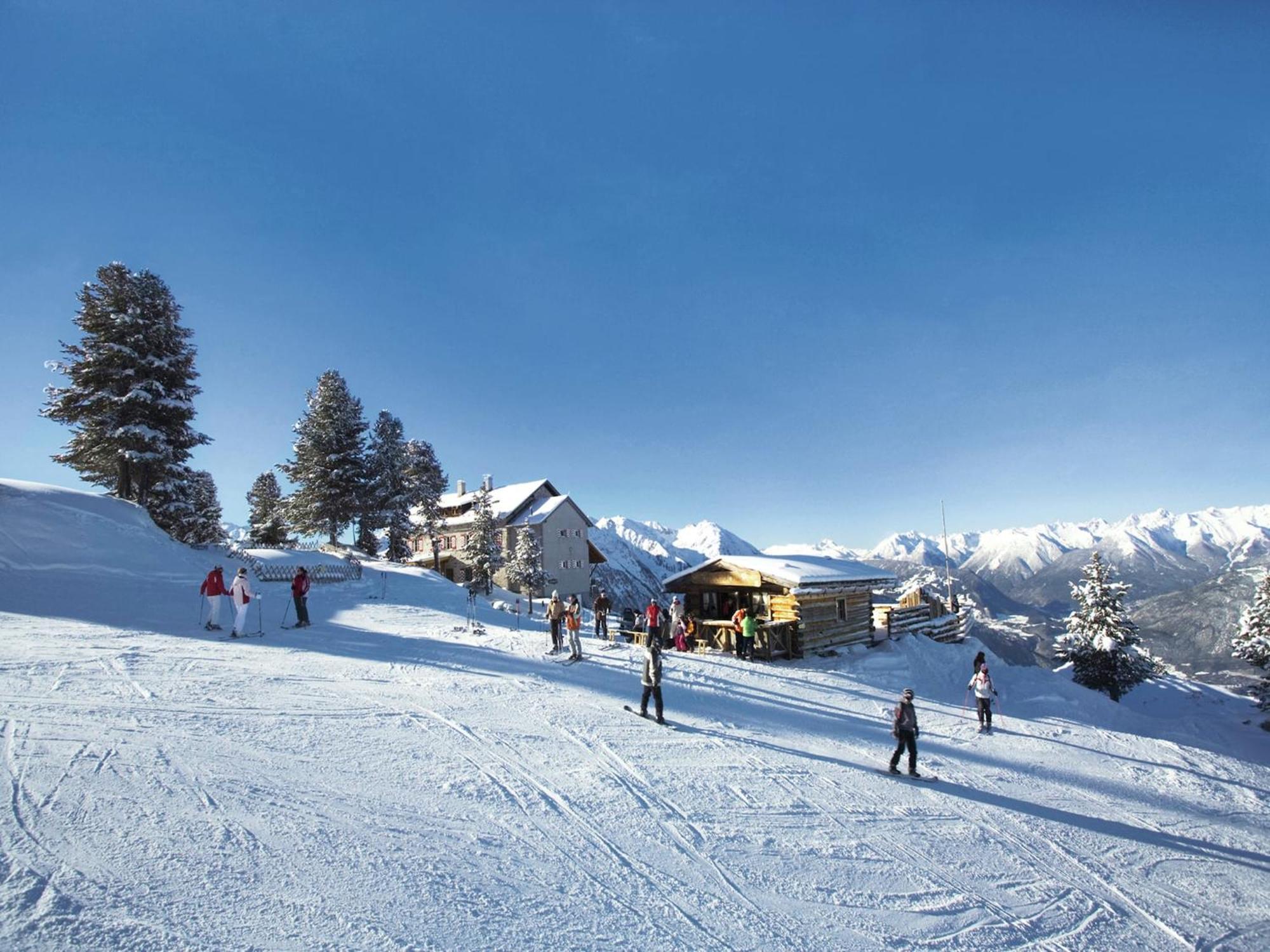 Comfortable apartment in Längenfeld with ski storage Exteriör bild