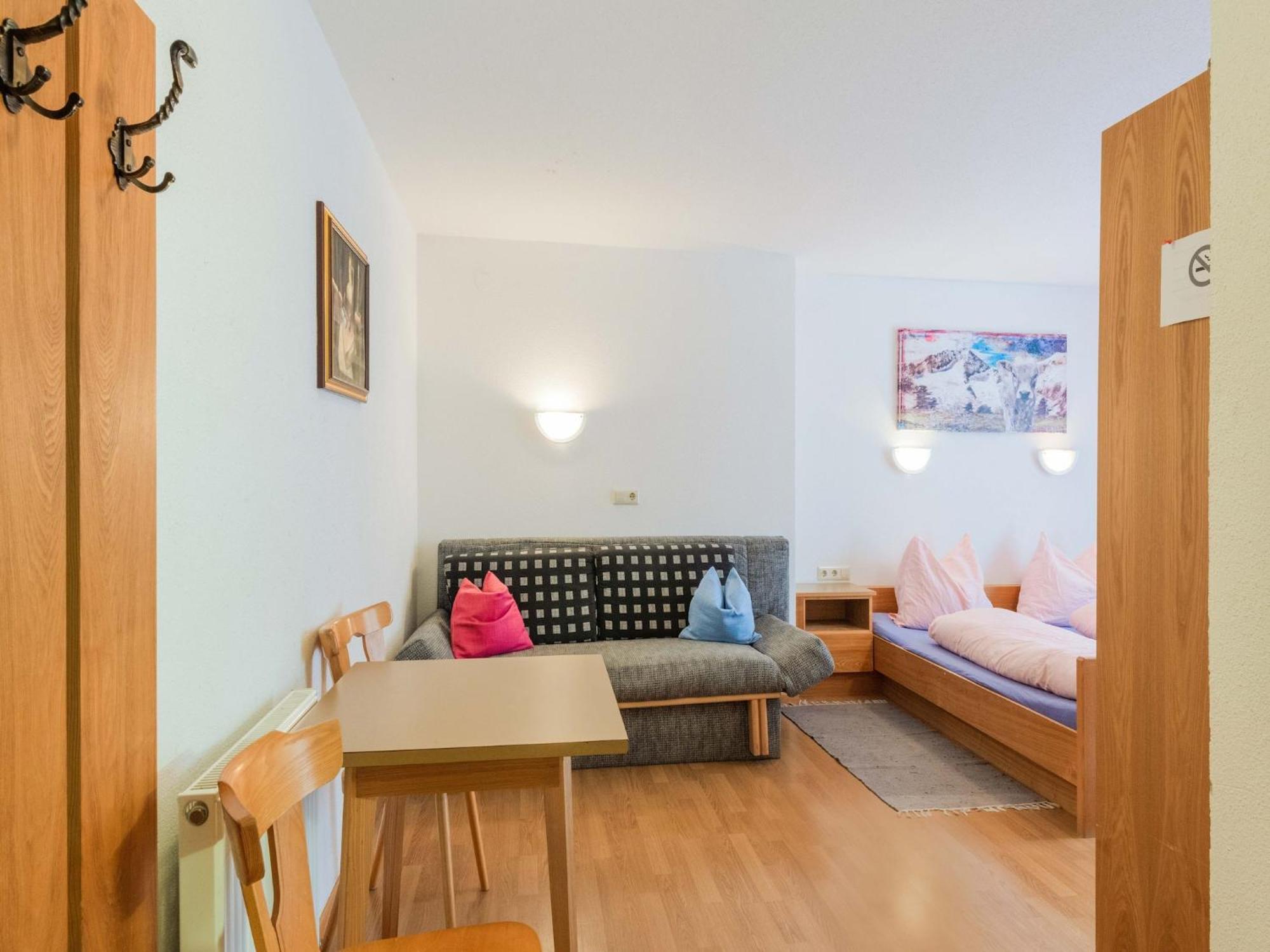 Comfortable apartment in Längenfeld with ski storage Exteriör bild