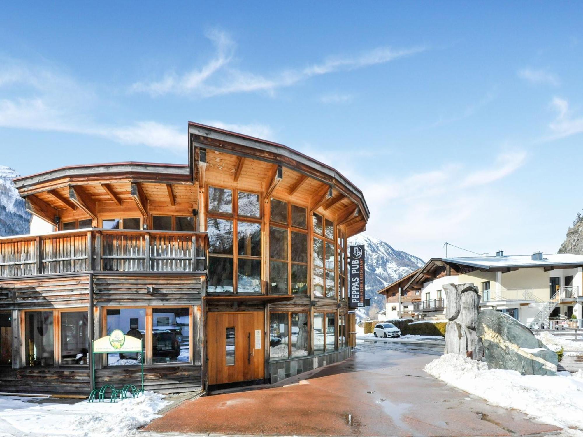 Comfortable apartment in Längenfeld with ski storage Exteriör bild