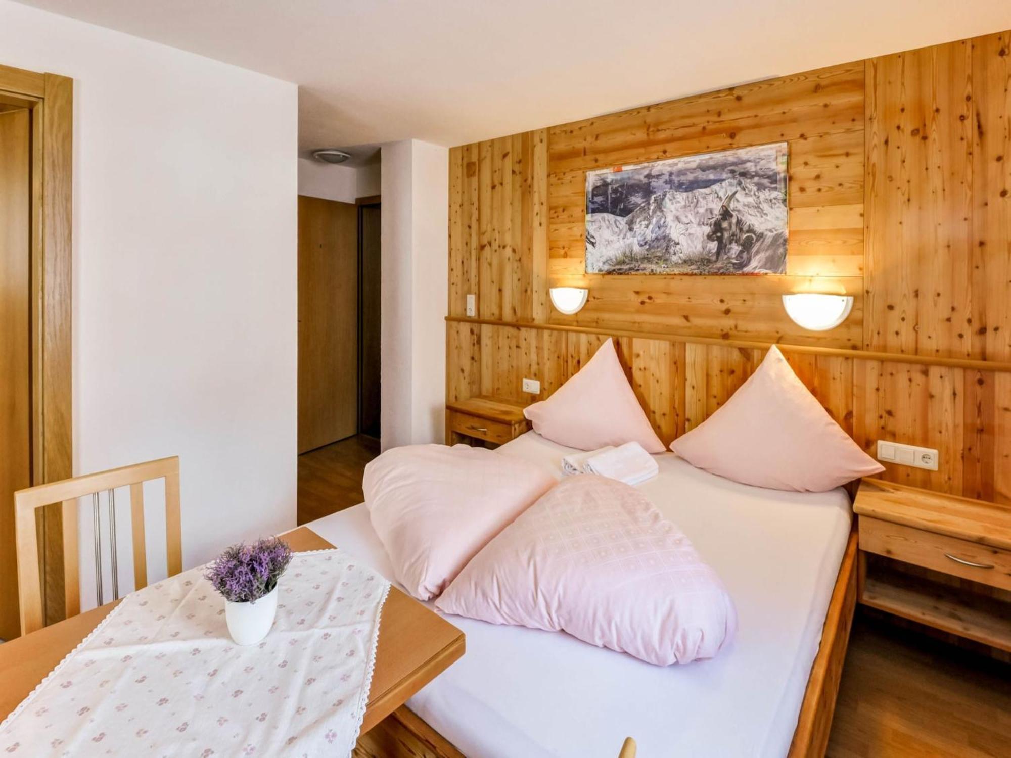 Comfortable apartment in Längenfeld with ski storage Exteriör bild