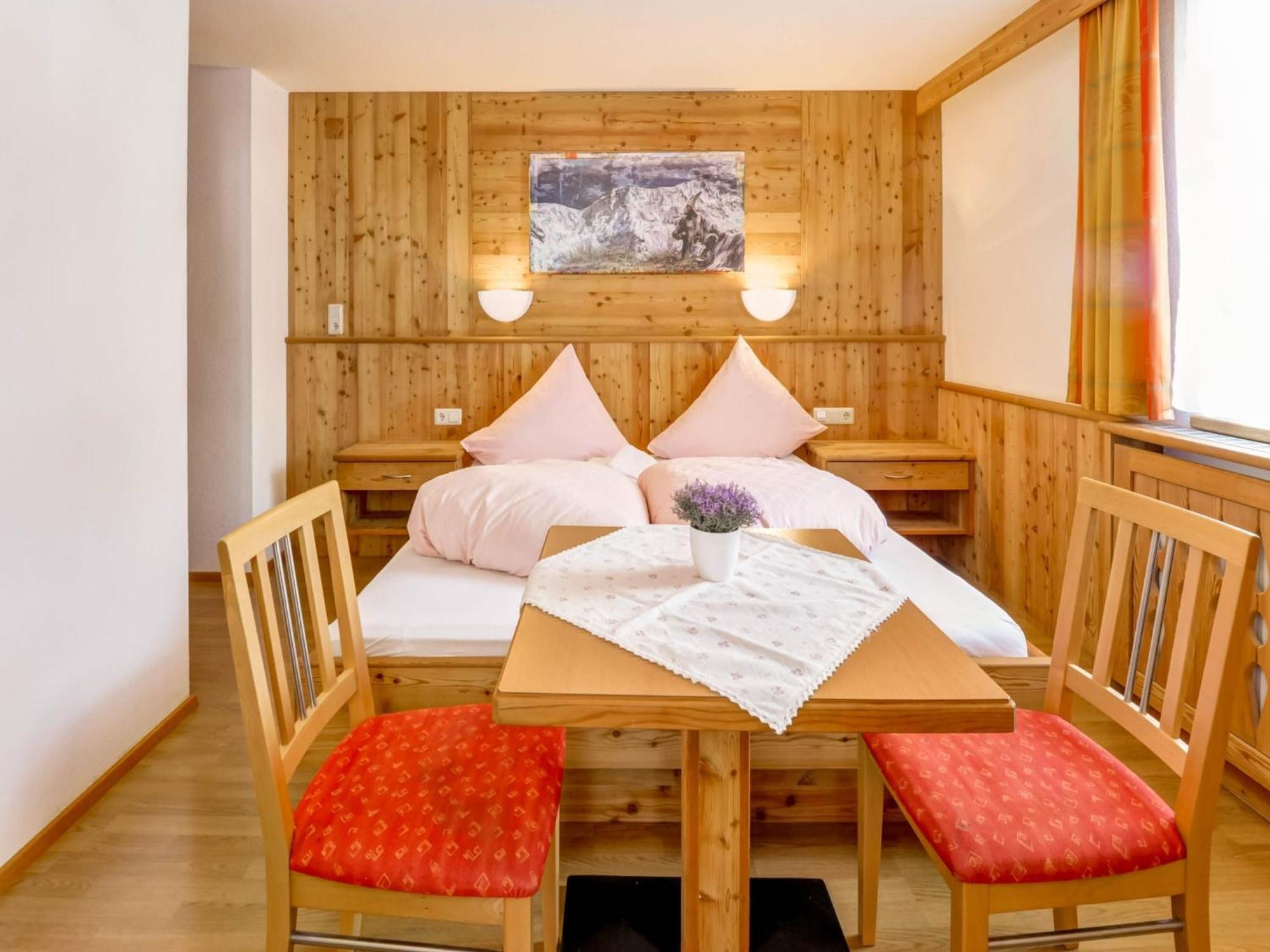 Comfortable apartment in Längenfeld with ski storage Exteriör bild