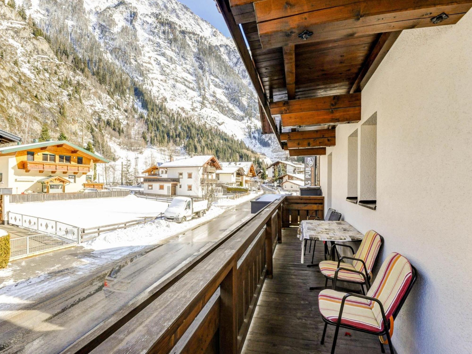 Comfortable apartment in Längenfeld with ski storage Exteriör bild