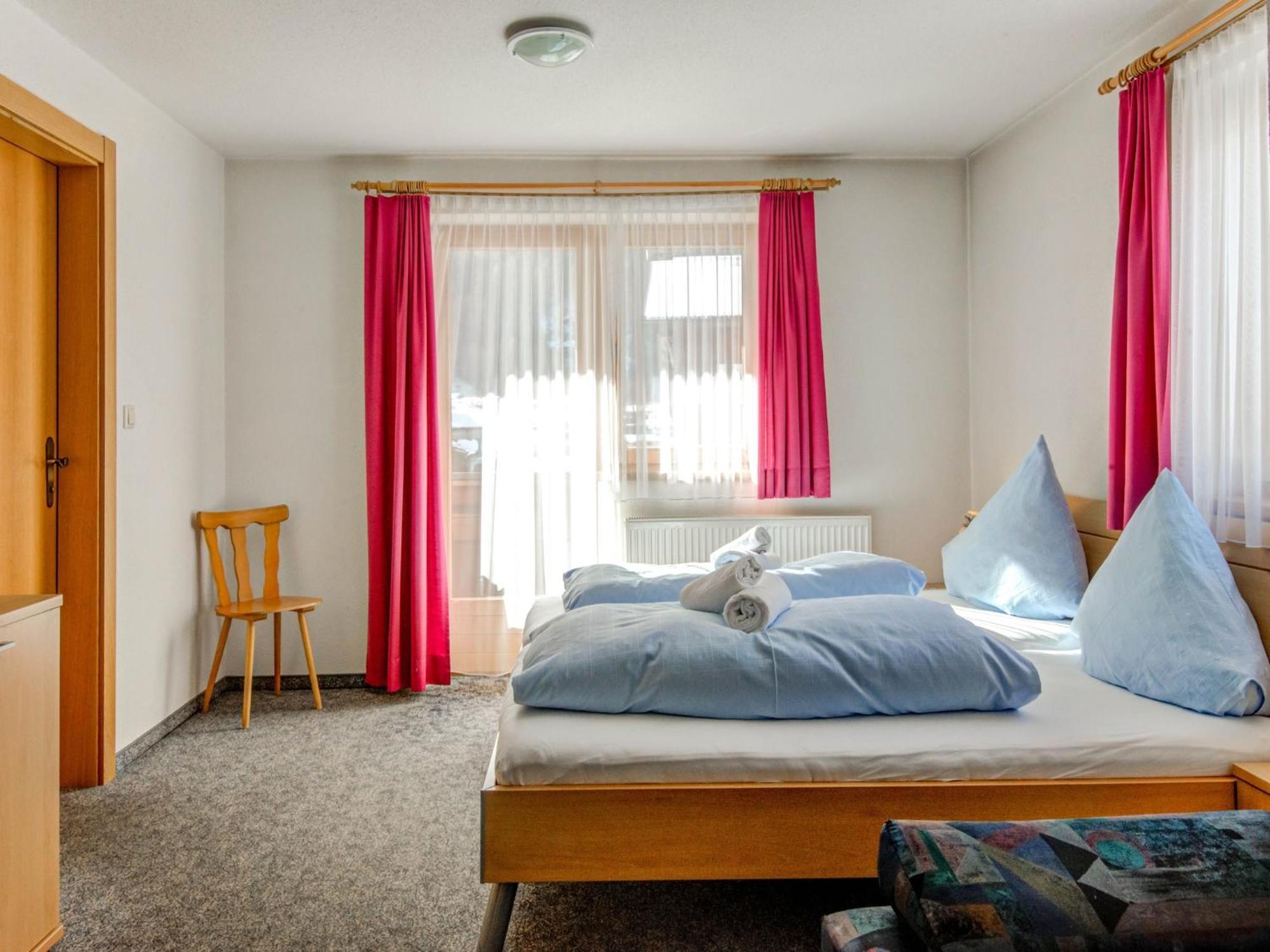 Comfortable apartment in Längenfeld with ski storage Exteriör bild
