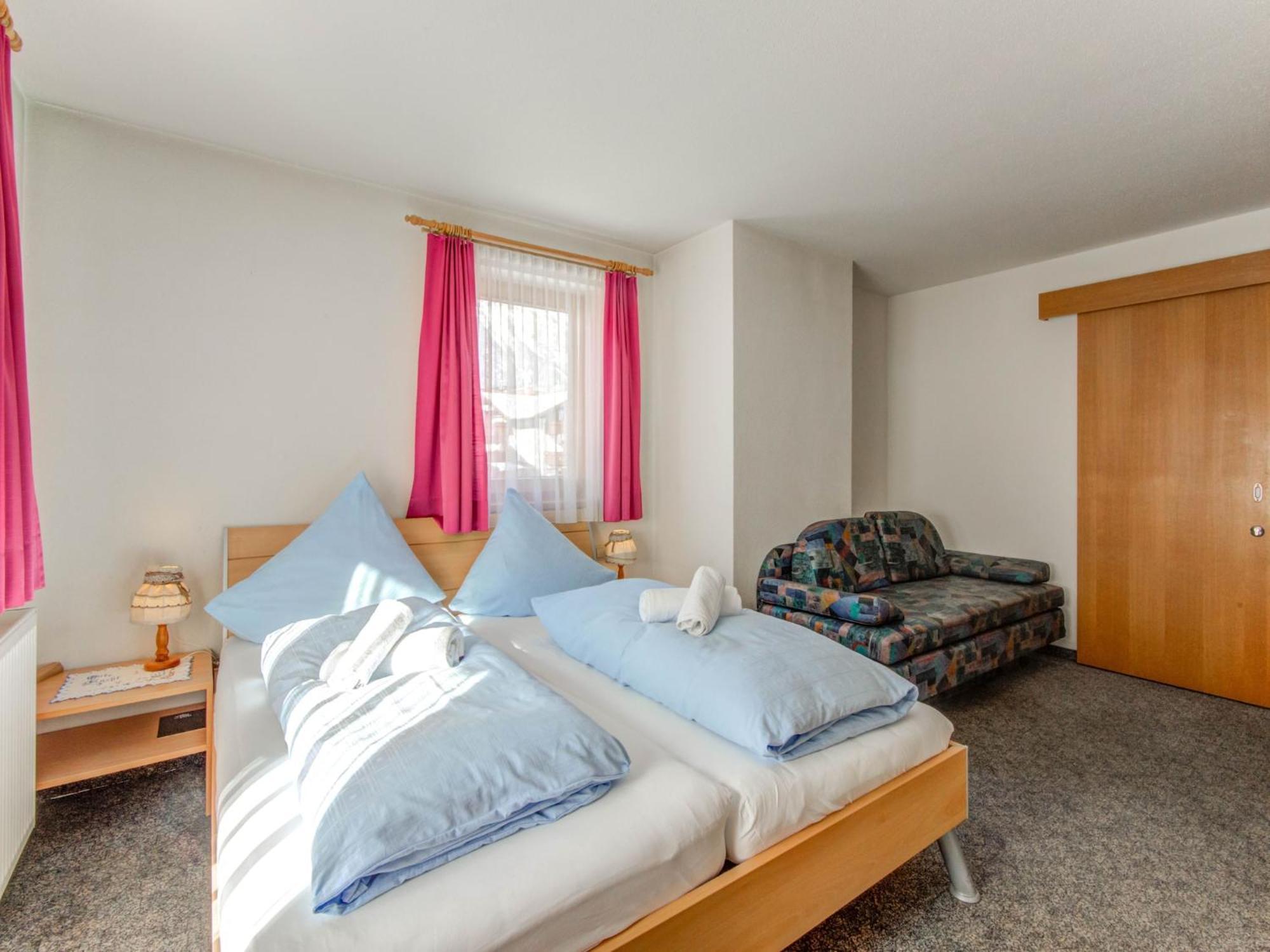 Comfortable apartment in Längenfeld with ski storage Exteriör bild