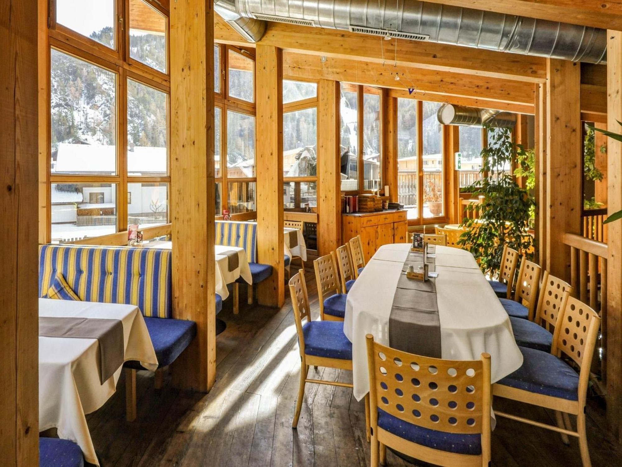 Comfortable apartment in Längenfeld with ski storage Exteriör bild
