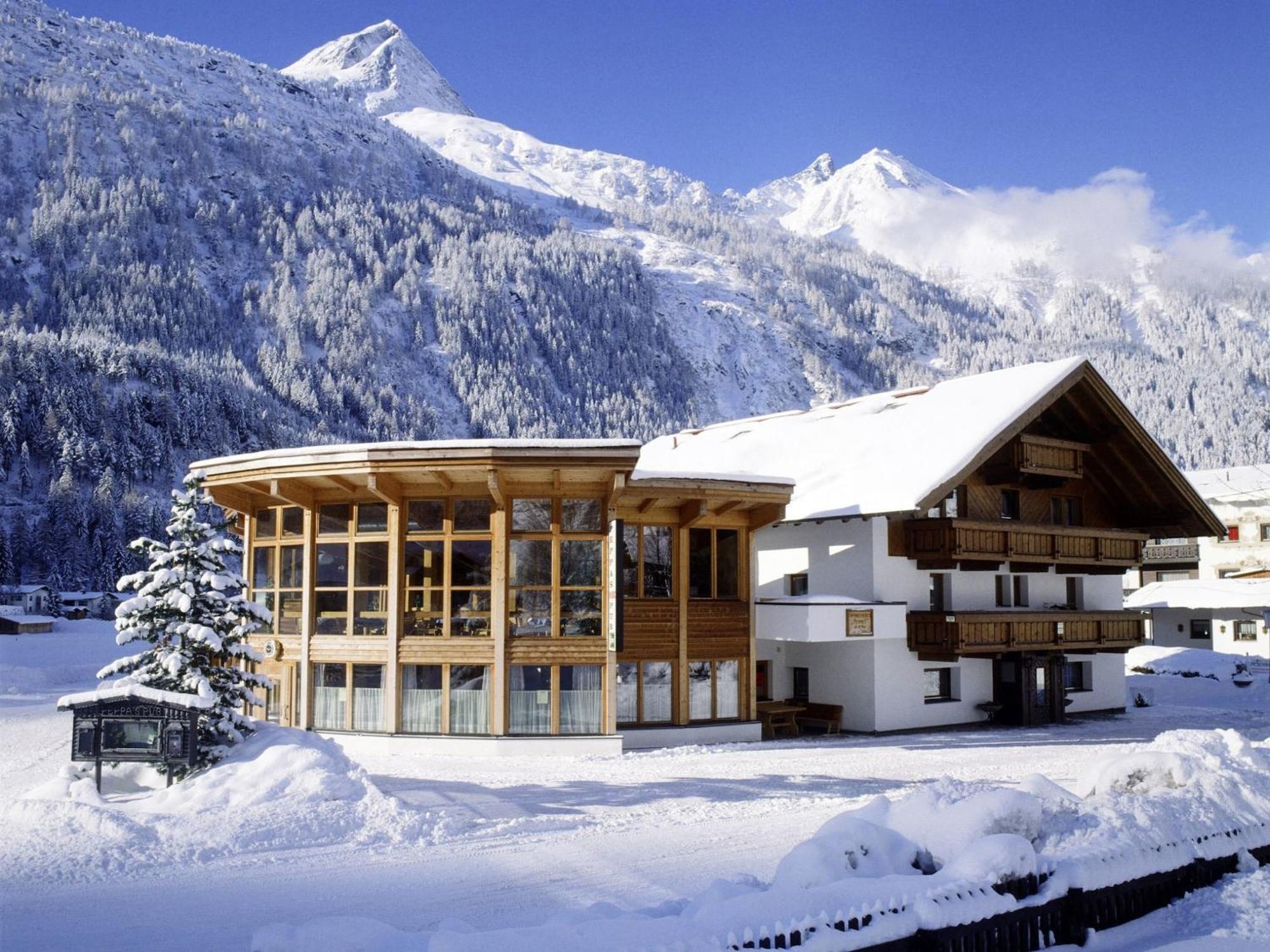 Comfortable apartment in Längenfeld with ski storage Exteriör bild