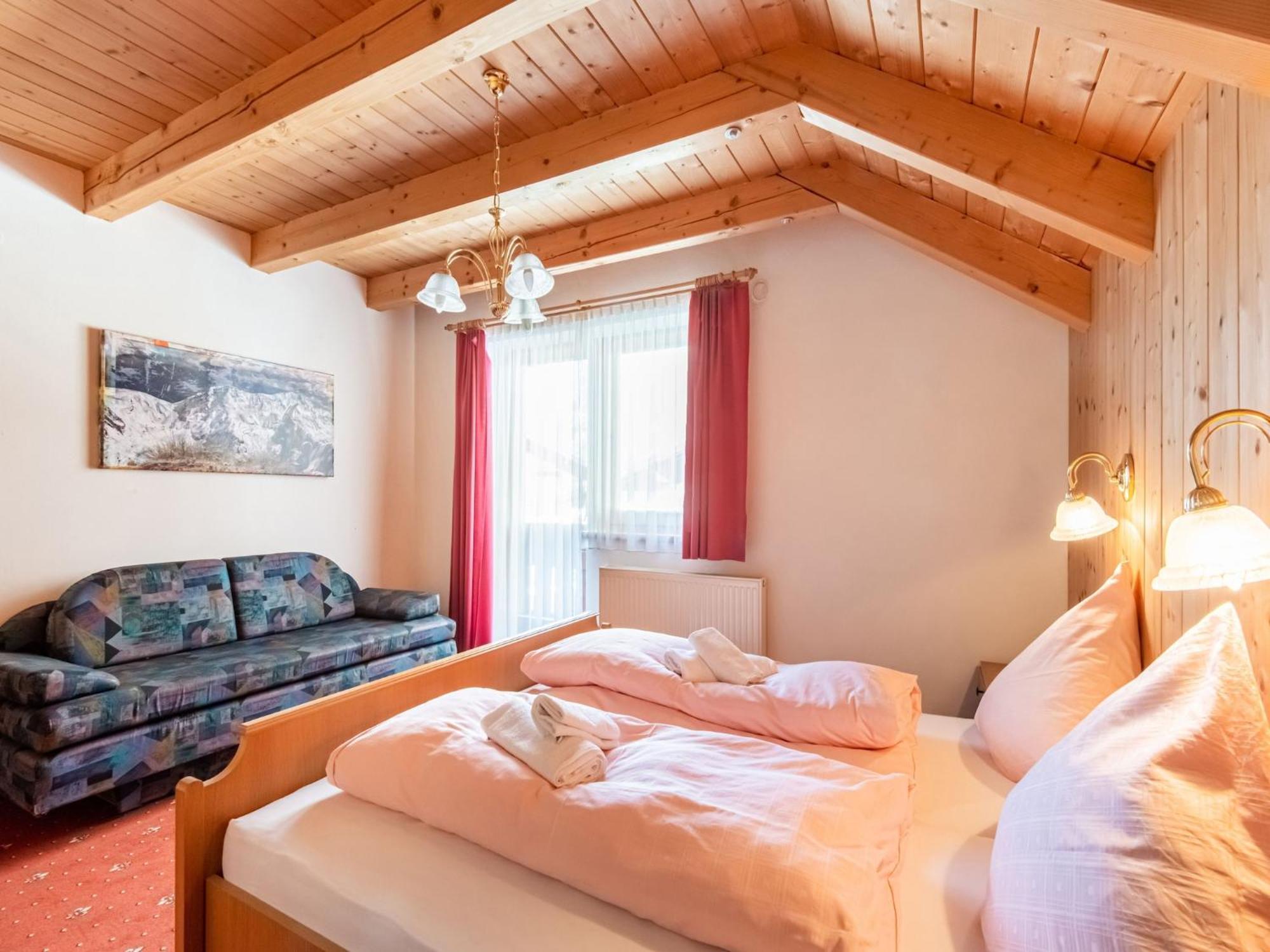 Comfortable apartment in Längenfeld with ski storage Exteriör bild