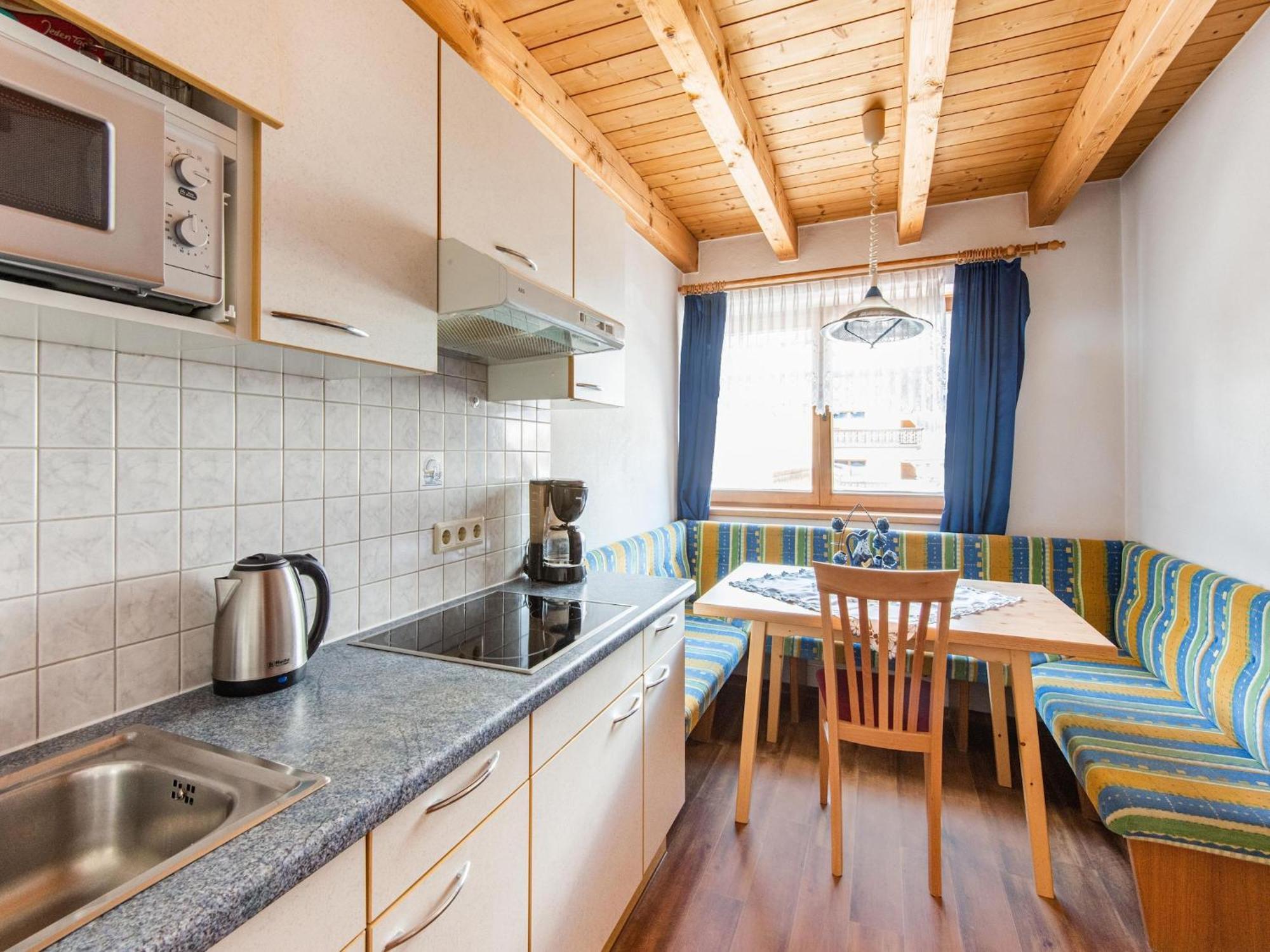 Comfortable apartment in Längenfeld with ski storage Exteriör bild